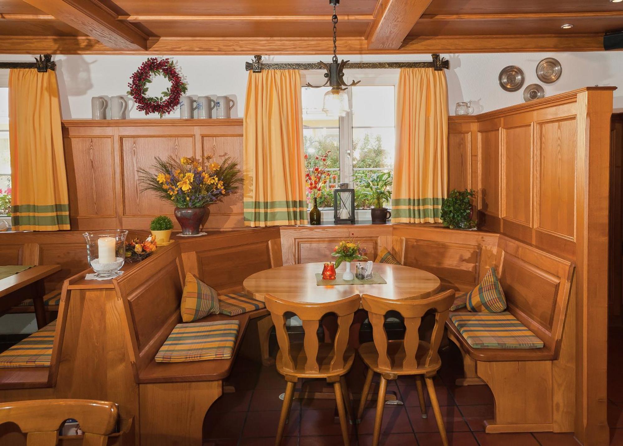 Obertraubling Hotel Gasthof Stocker מראה חיצוני תמונה